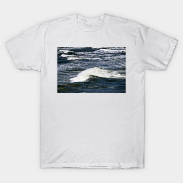 Ocean Waves T-Shirt by Cynthia48